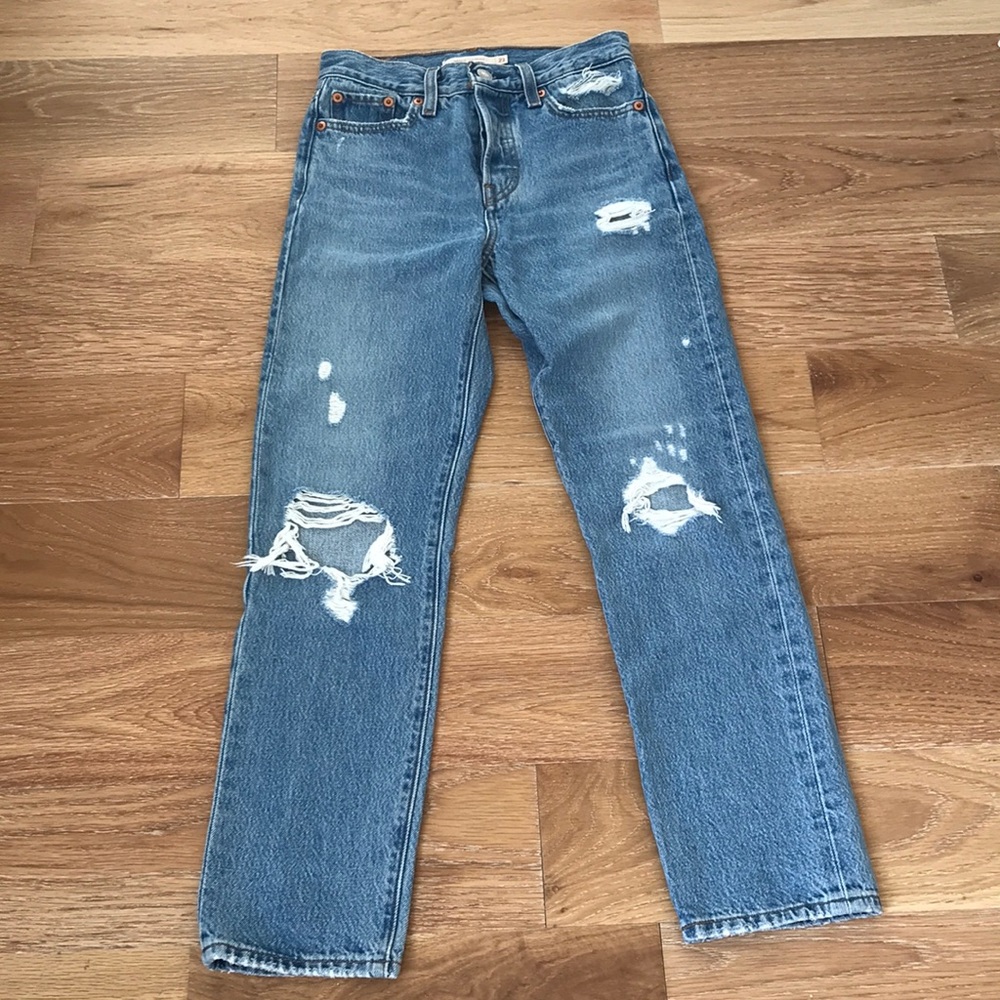 LEVIS WEDGIE STRAIGHT DESTRESSED SZ-23